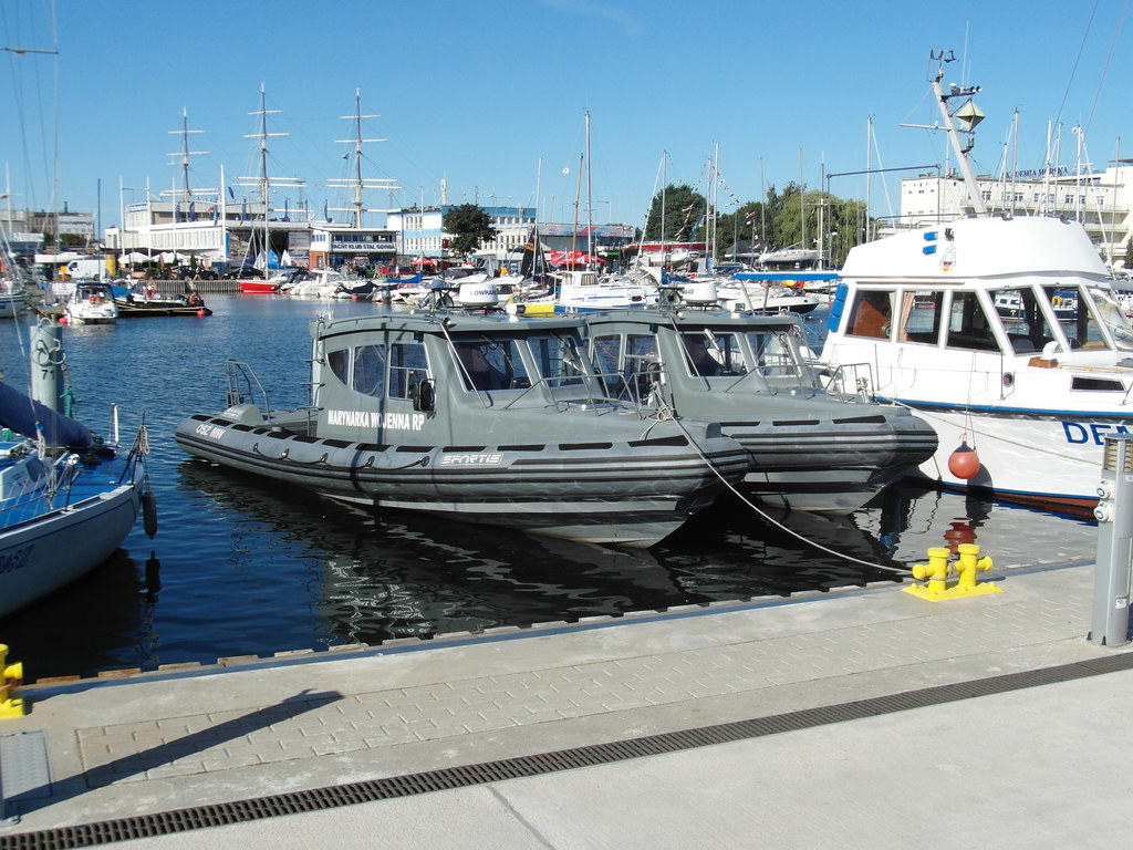Schlauchboote der polnischen Marine im Yachthafen von Gdynia