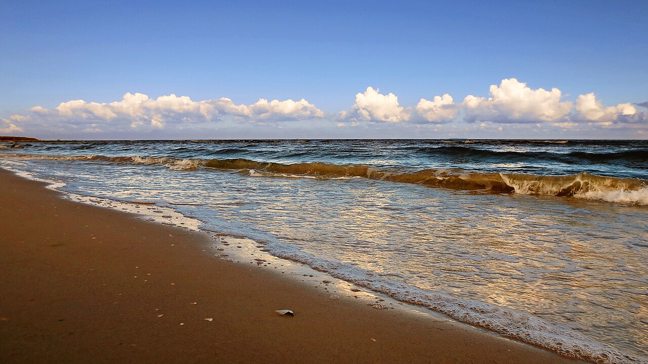 Baltic Sea beach April — Trójmiasto