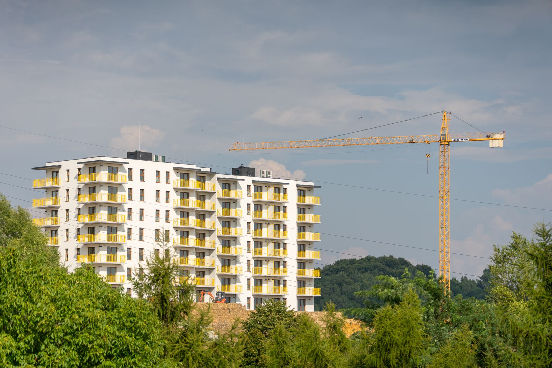 View of an apartment building under construction with a crane in Trzebinia, Poland. — Trójmiasto