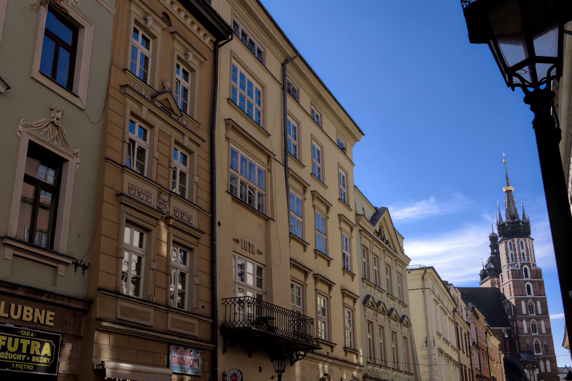 Explore the charming medieval architecture in Kraków's UNESCO-listed Old Town. — Trójmiasto