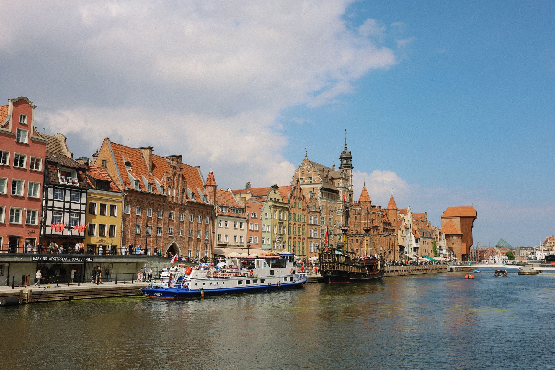 Explore the historic Motława Riverfront in Gdańsk with iconic architecture and vibrant waterfront life. — Trójmiasto