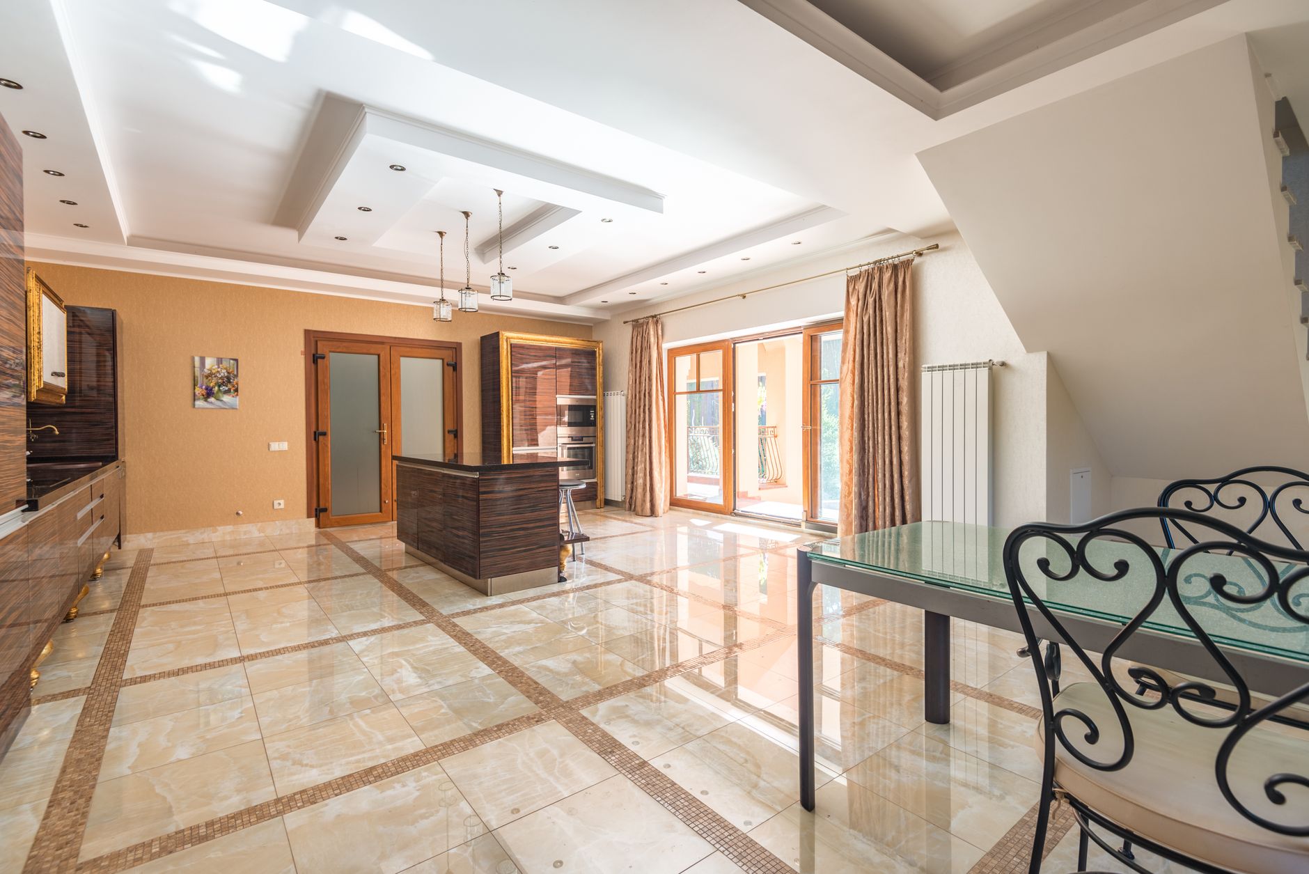Spacious and modern kitchen interior with elegant design and bright natural lighting. — Trójmiasto