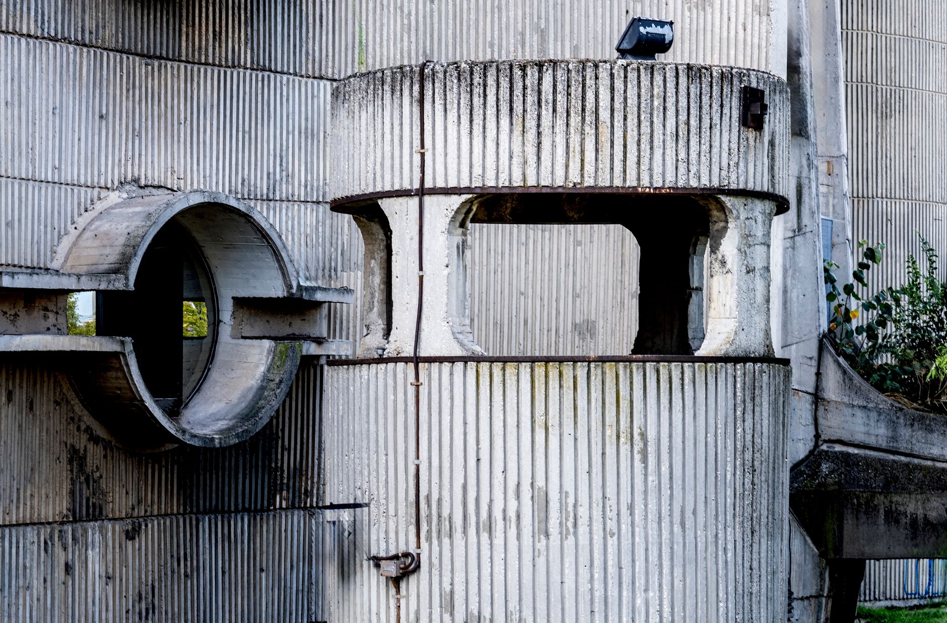 Close-up of a Brutalist concrete structure with circular details in Skopje, North Macedonia. — Trójmiasto