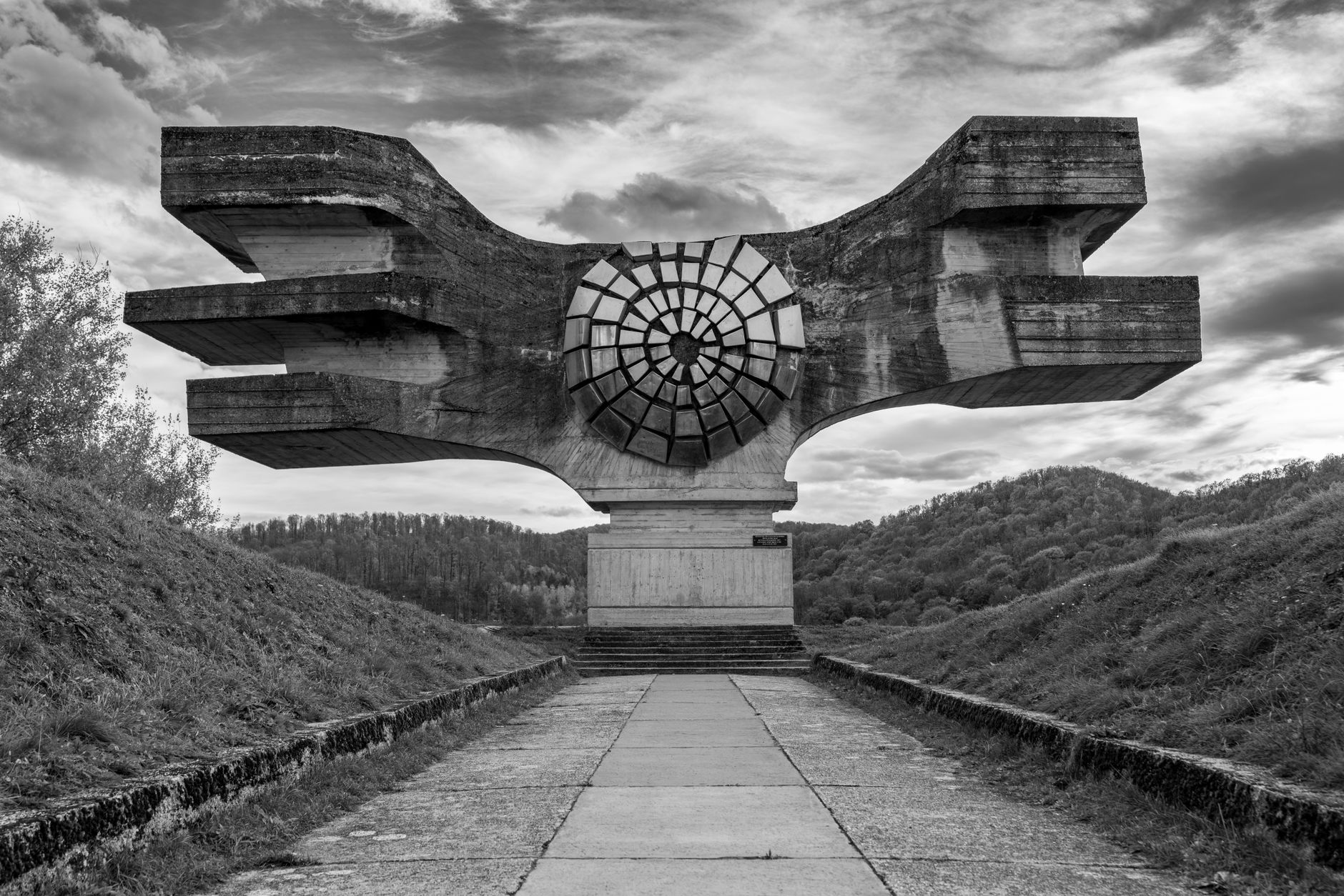 Dramatic view of the Podgarić monument in Croatia, a stunning example of abstract architecture. — Trójmiasto