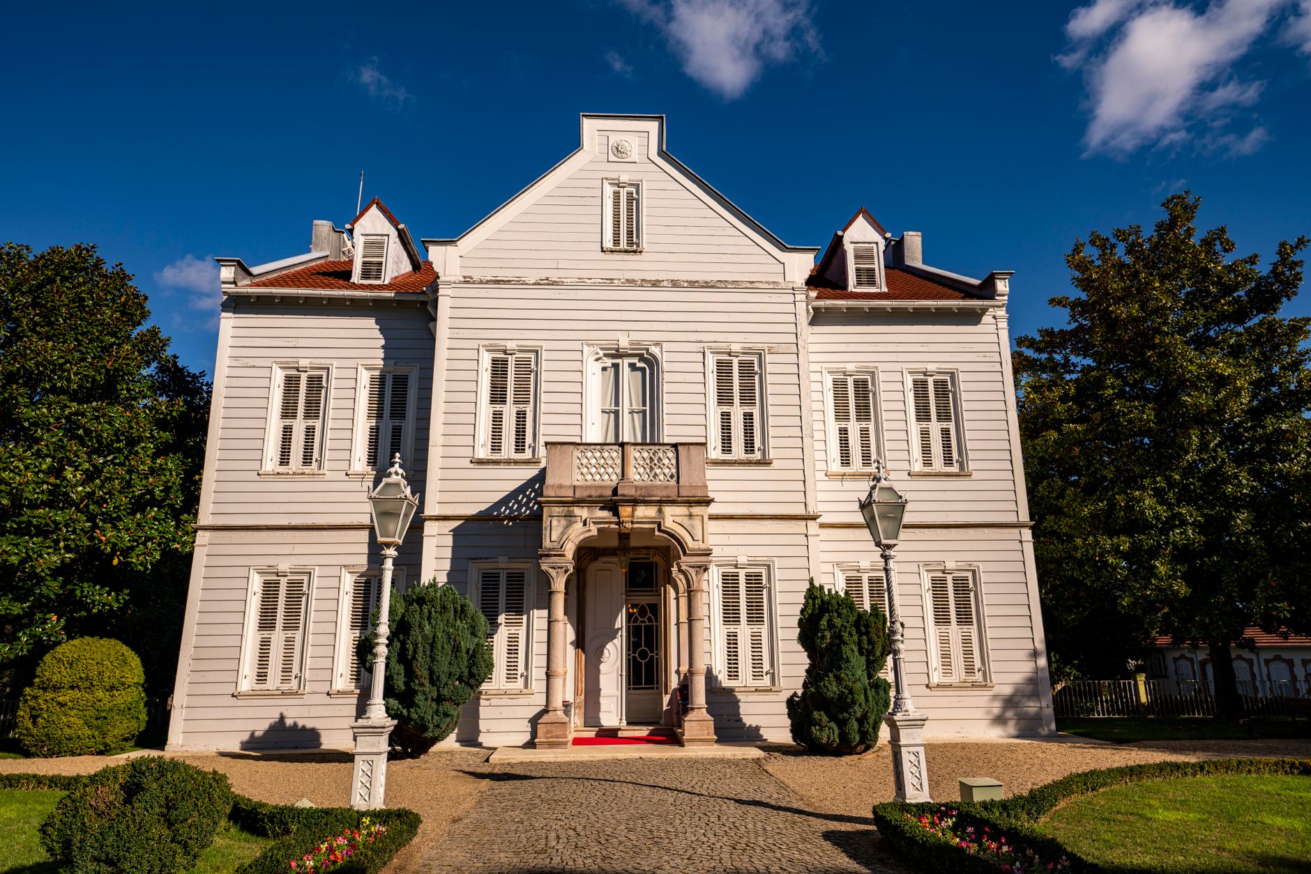 Explore the historical architecture of the Maslak Pavilion in Istanbul, Turkey. — Trójmiasto