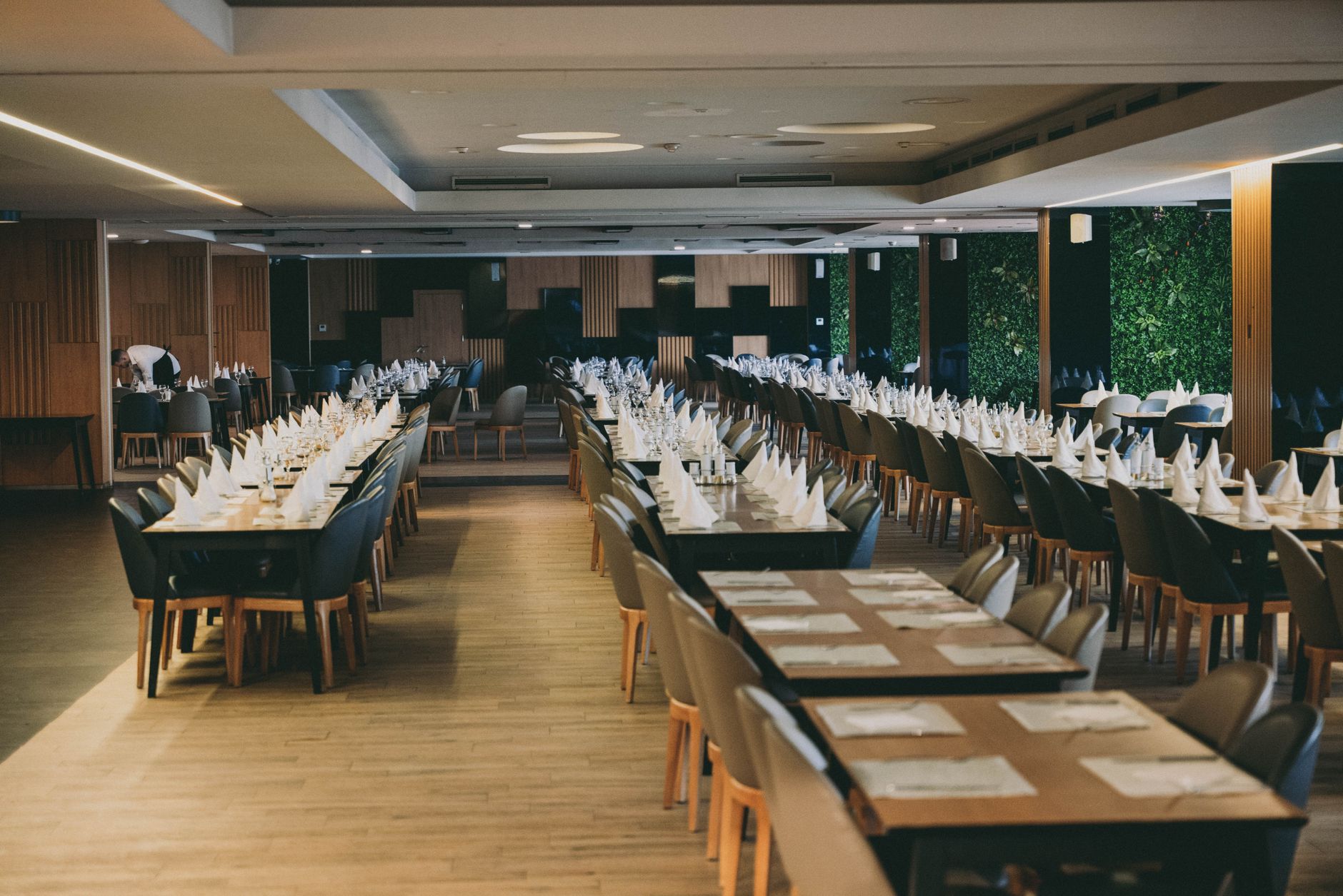 Spacious hotel restaurant interior with neatly arranged formal table settings ready for a grand event. — Trójmiasto