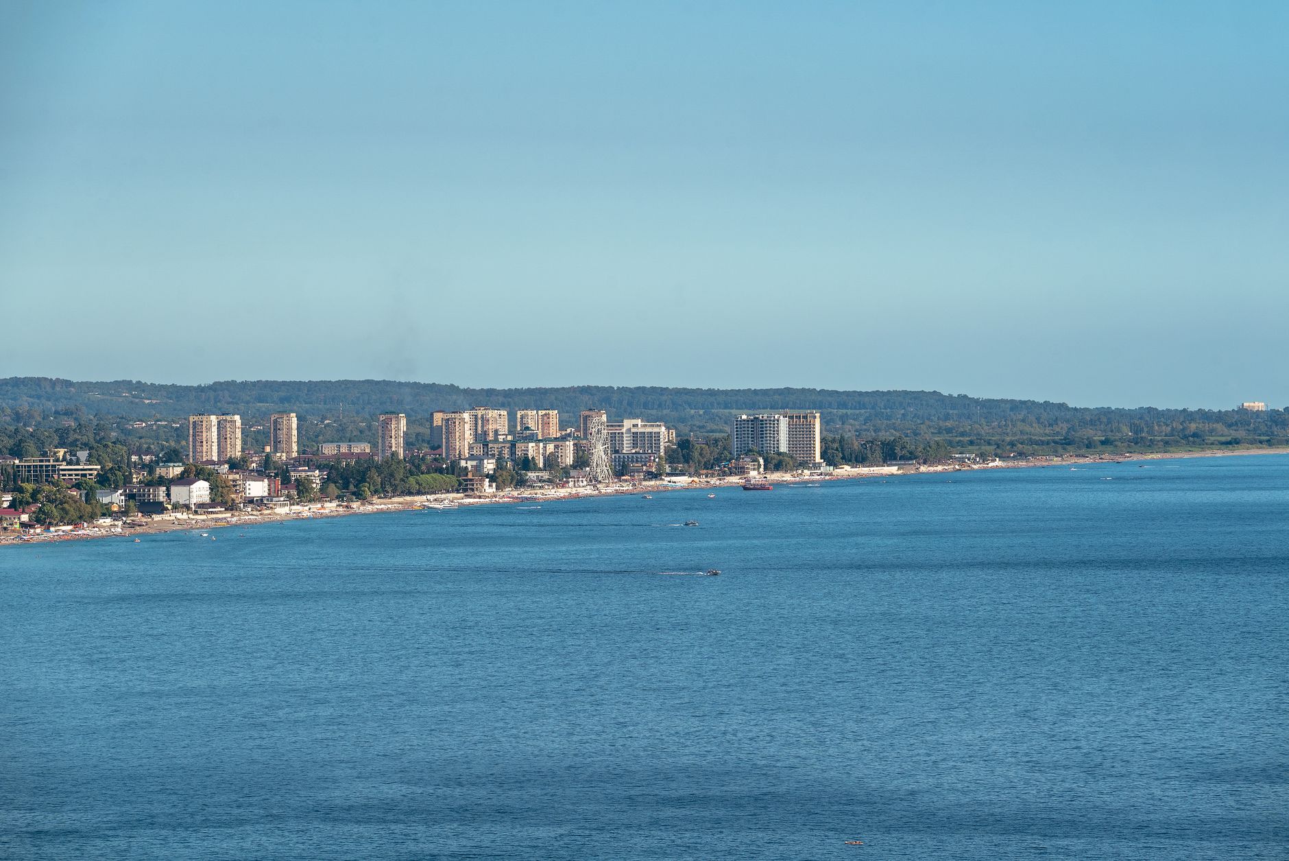 Panoramic view of the Гагра coastline with cityscape and clear blue sea, perfect for vacation and travel enthusiasts. — Trójmiasto