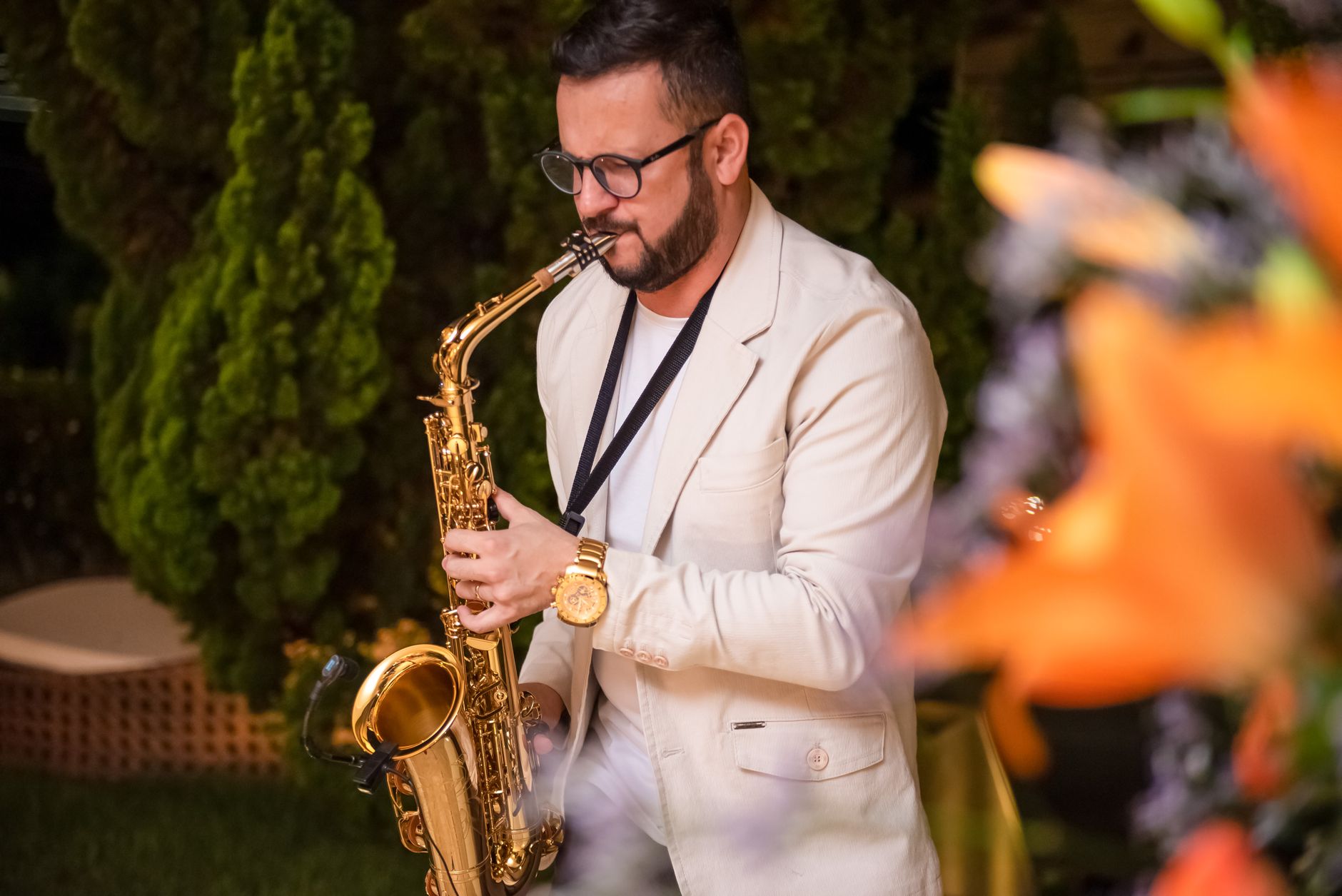 A saxophonist playing outdoors in Salvador, Brazil, creating a lively musical atmosphere. — Trójmiasto