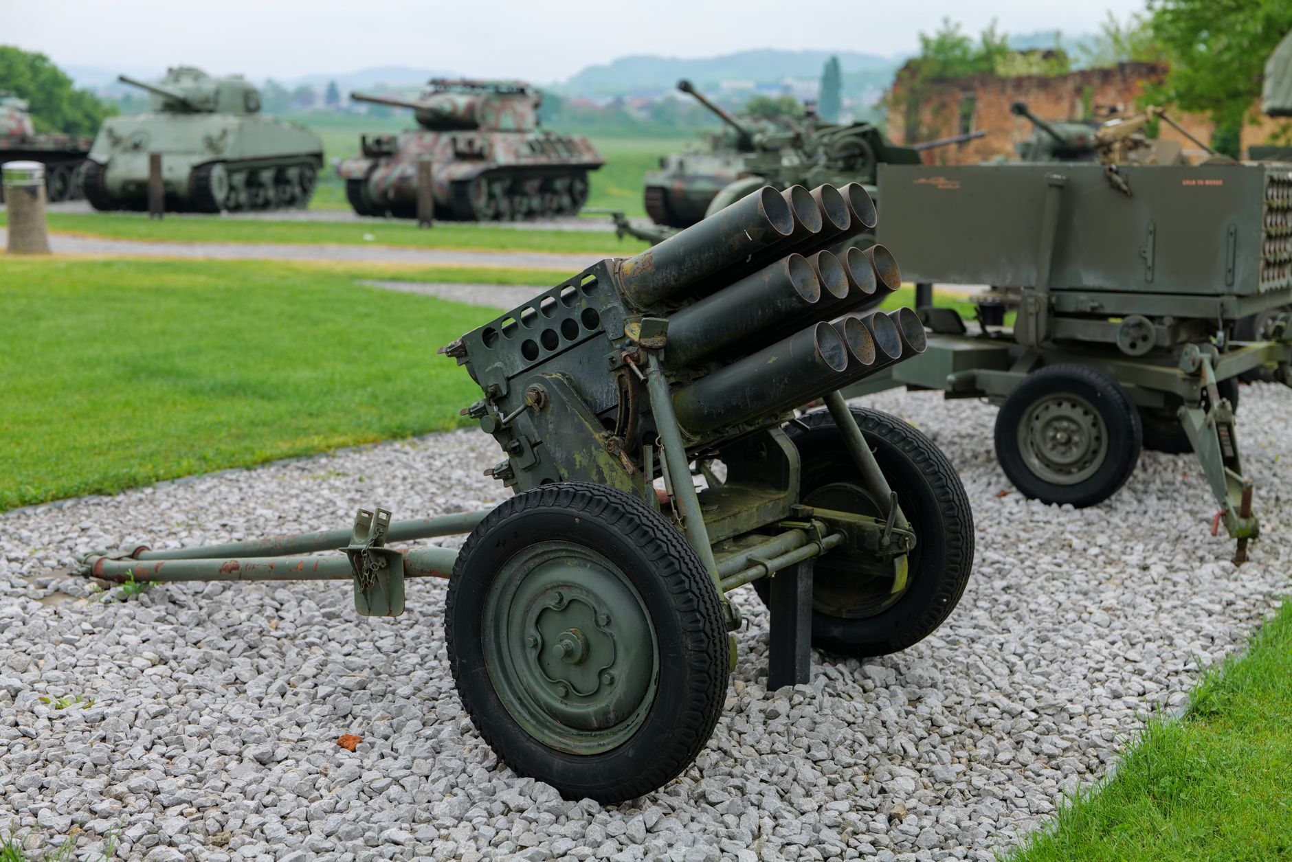 Outdoor display of vintage military vehicles and artillery in Turanj, Croatia. — Trójmiasto