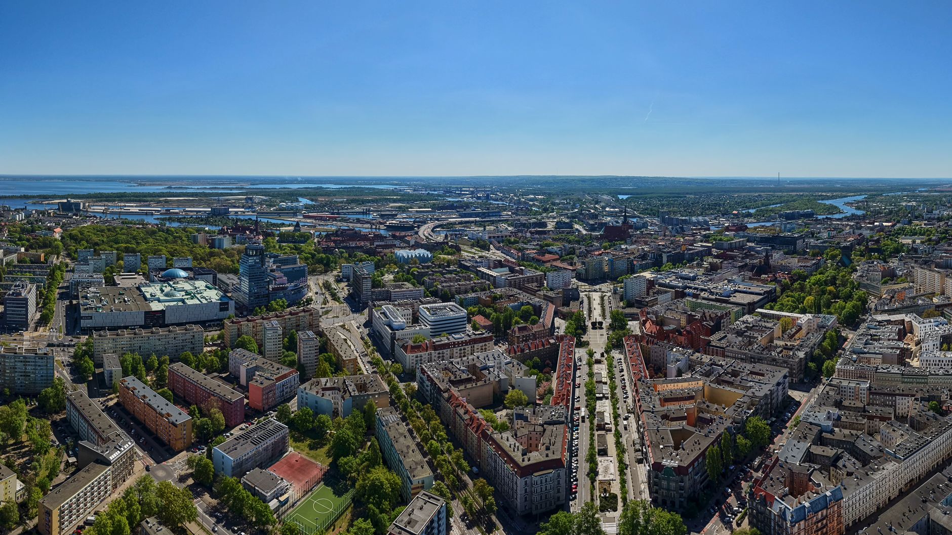 Panoramic aerial view of Szczecin, Poland, showcasing urban architecture and wide avenues on a bright summer day. — Trójmiasto