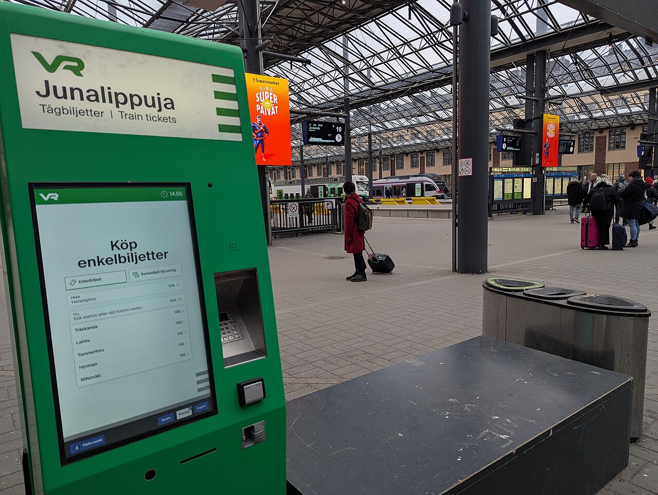 train station ticket machine — Trójmiasto
